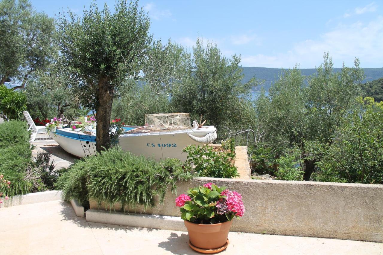 Apartmani Klaudija Valun Exterior photo