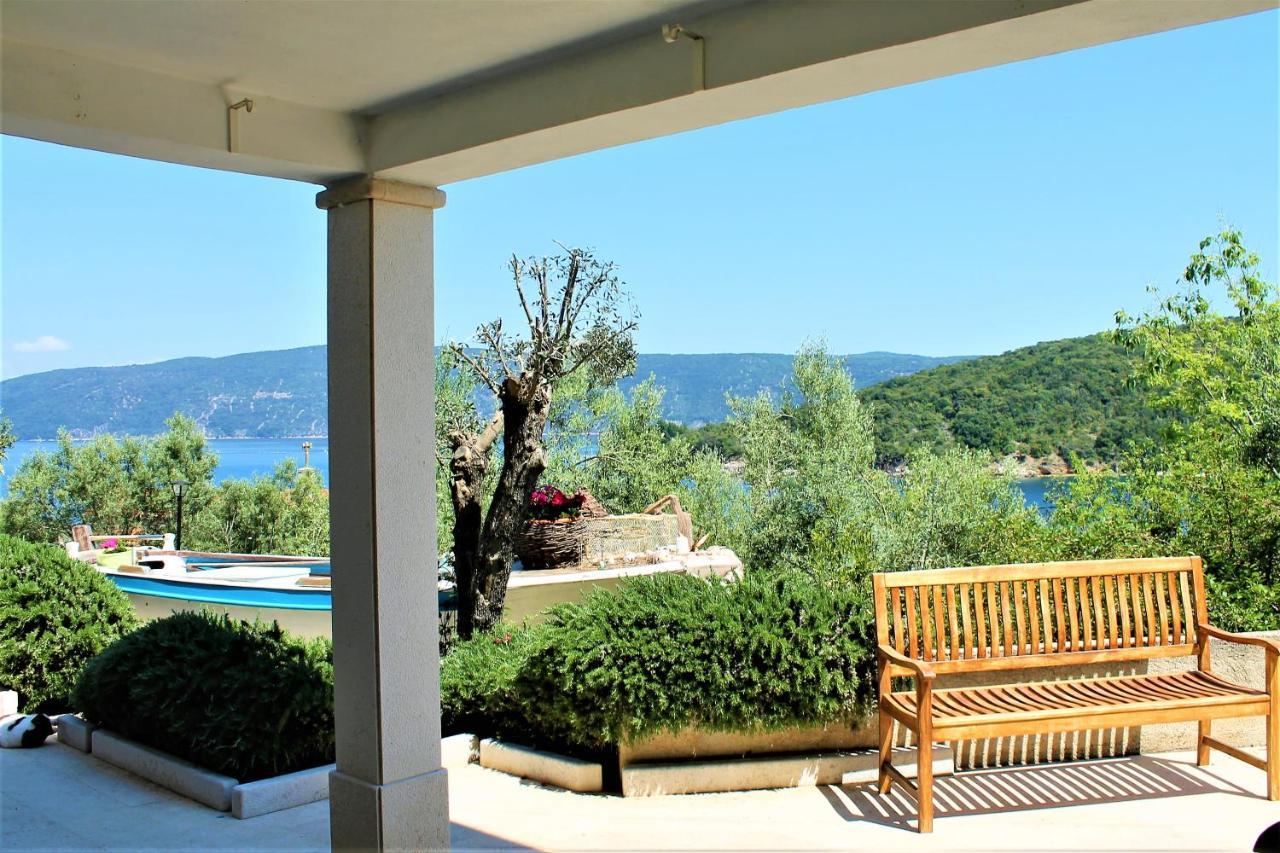 Apartmani Klaudija Valun Exterior photo